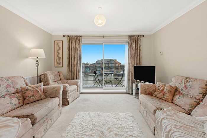 2 Bedroom Flat For Sale In Osiers Court, Kingston Upon Thames, KT1