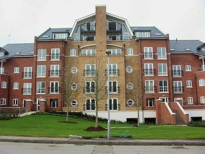 2 Bedroom Apartment To Rent In Aveley House, Iliffe Close, Reading, RG1