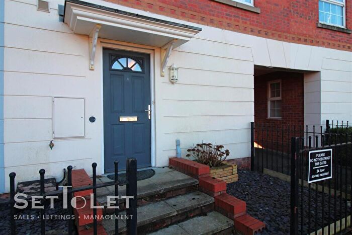 3 Bedroom Town House For Sale In Hamilton Circle, Hamilton, LE5