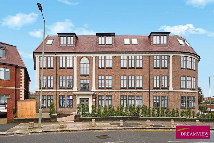 2 Bedroom Flat To Rent In Holmbush Court, Brent Street, Hendon, NW4