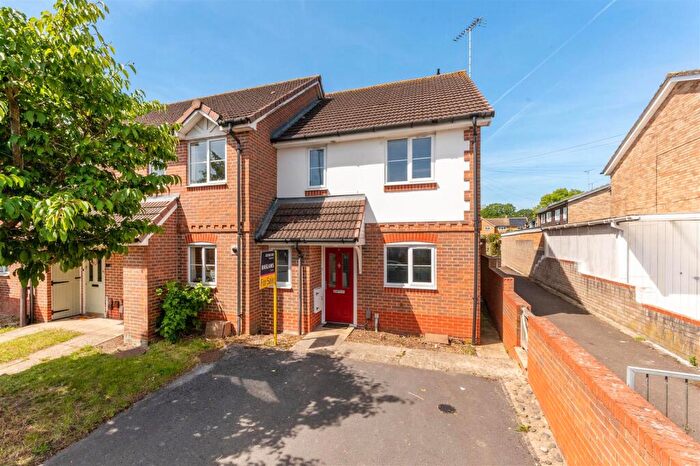3 Bedroom End Of Terrace House For Sale In Yeoman Place, Woodley, Reading, RG5