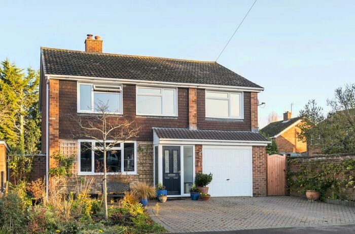 4 Bedroom Detached House For Sale In Thisteltuige, Becher Close, Renhold, Bedford MK41