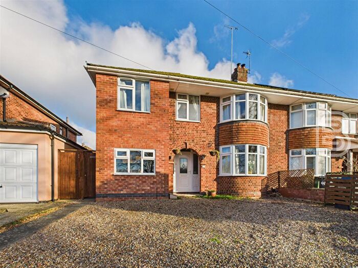 4 Bedroom Semi Detached House For Sale In Shakespeare Gardens, Rugby, CV22