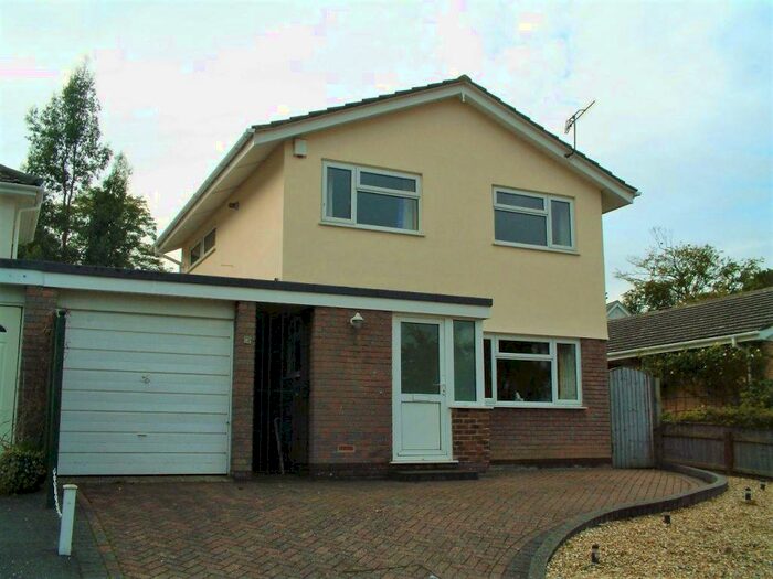 3 Bedroom Link Detached House To Rent In Broadwater Avenue, Lower Parkstone, Poole, BH14