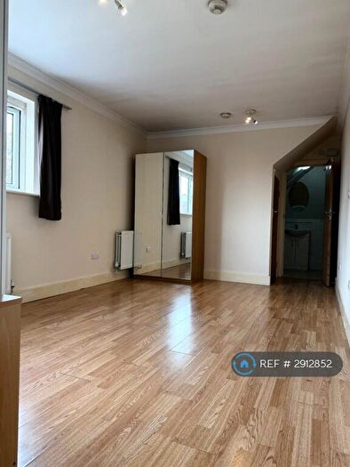 Studio To Rent In Tanfield Avenue, London, NW2