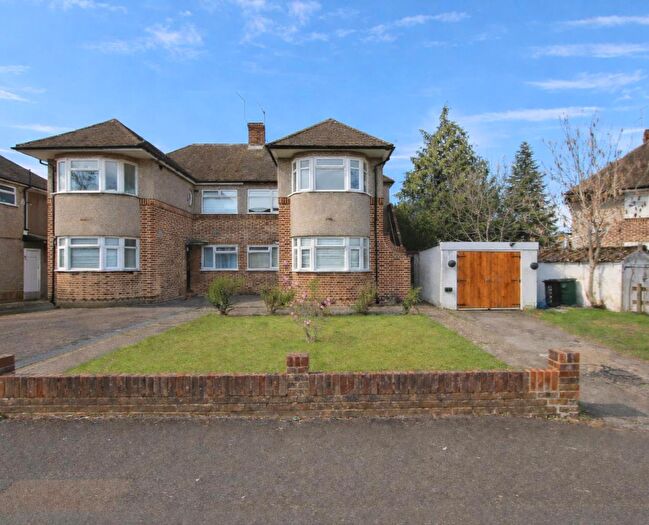 2 Bedroom Maisonette For Sale In Benhill Wood Road, Sutton, SM1