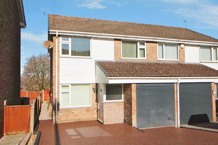 4 Bedroom Semi Detached House To Rent In Longmoor Road, Glossop, Derbyshire, SK13