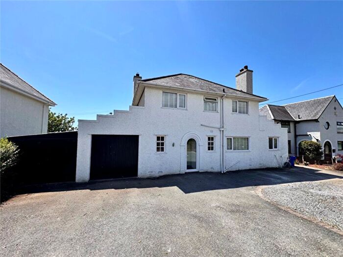4 Bedroom Detached House For Sale In Chwilog, Pwllheli, Gwynedd, LL53