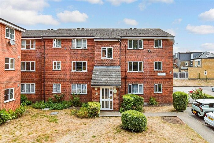 1 Bedroom Flat For Sale In Yunus Khan Close, Walthamstow, E17