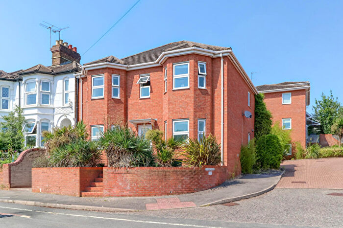 2 Bedroom Maisonette For Sale In Queens Road, High Wycombe, Buckinghamshire, HP13
