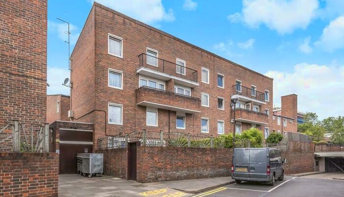 4 Bedroom Apartment To Rent In Cowdenbeath Path, London, N1