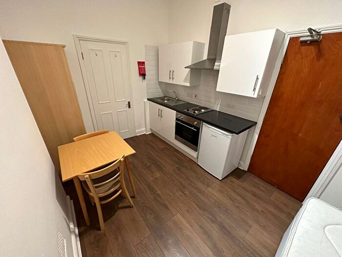 Studio To Rent In Manstone Road, Kilburn, London, NW2