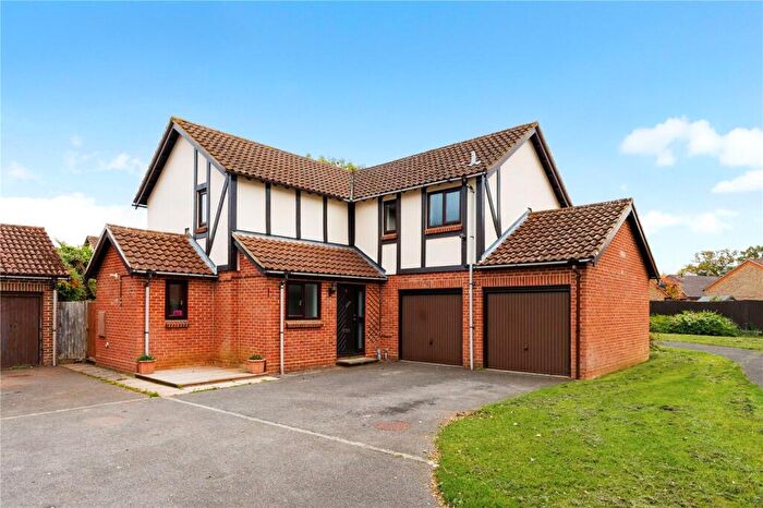 4 Bedroom Detached House To Rent In Selbourne Road, Guildford, Surrey, GU4