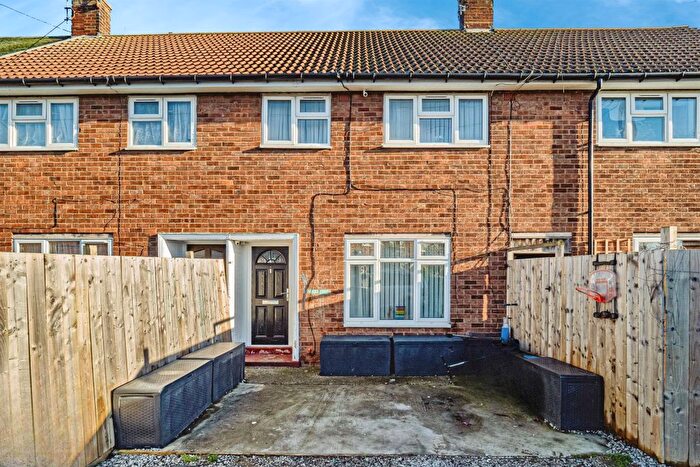 3 Bedroom Terraced House For Sale In Romford Grove, Hull, HU9