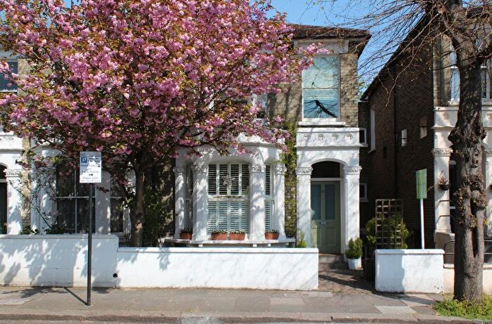 1 Bedroom Flat To Rent In Boscombe Road, London, W12