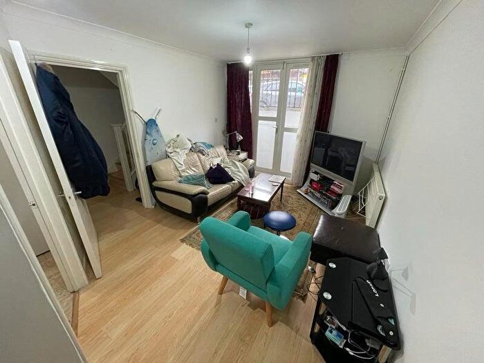 3 Bedroom Maisonette To Rent In Carnoustie Drive, London, N1