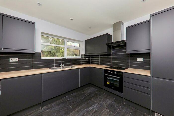 3 Bedroom Maisonette To Rent In Elizabeth Parade, Yateley, GU46