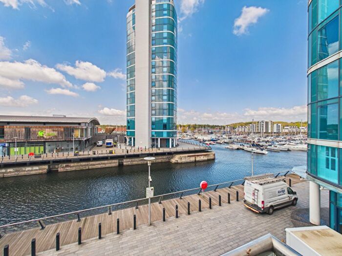 2 Bedroom Flat For Sale In The Quays, Chatham Maritime, ME4