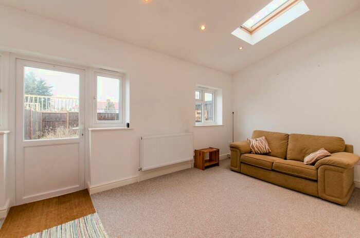 2 Bedroom Maisonette To Rent In Eveline Road, Mitcham, CR4