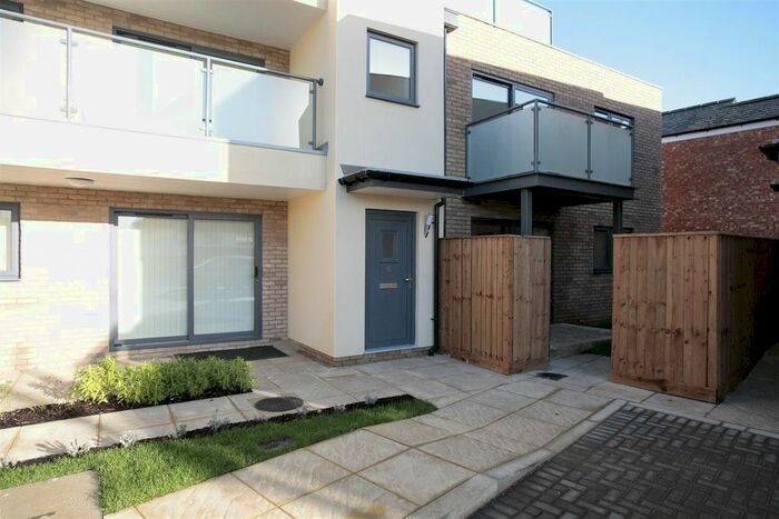 2 Bedroom Flat To Rent In Robins Court, Wheatley, Oxford, OX33