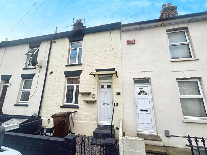 1 Bedroom Flat To Rent In Victoria Street, Gillingham, Kent, ME7