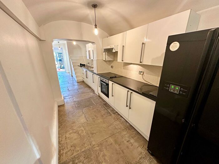 2 Bedroom Property To Rent In St. Johns Square, Wakefield, WF1