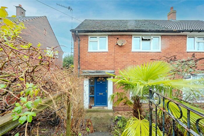 3 Bedroom Semi Detached House For Sale In Brackenwood Drive, Leeds, LS8
