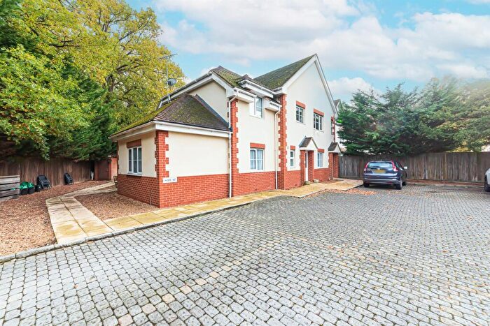 2 Bedroom Maisonette To Rent In Oxford Road, Wokingham, RG41