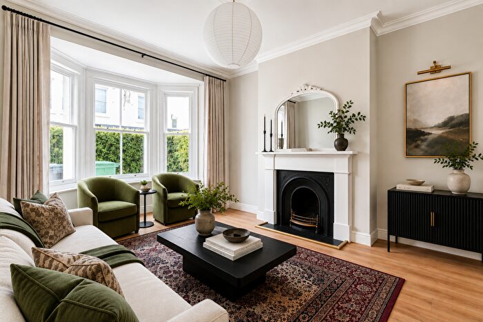 4 Bedroom Terraced House For Sale In Parchment Street, Winchester, SO23