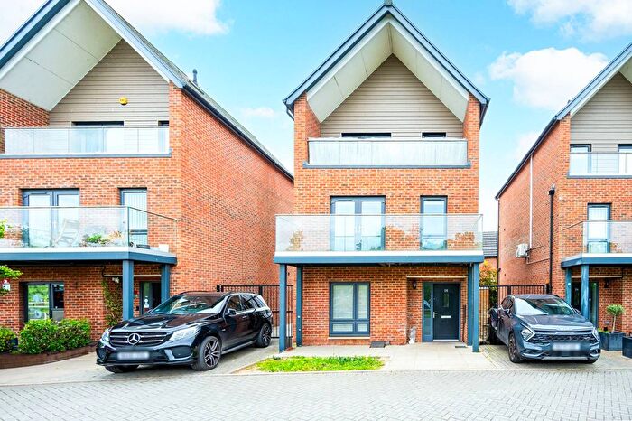 4 Bedroom Detached House To Rent In Jelley Way, Woking, GU22
