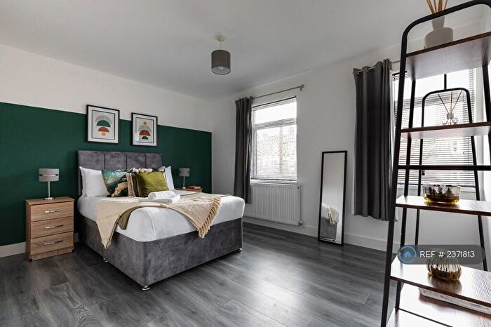 3 Bedroom Semi-Detached House To Rent In Harwich Road, Colchester, CO4