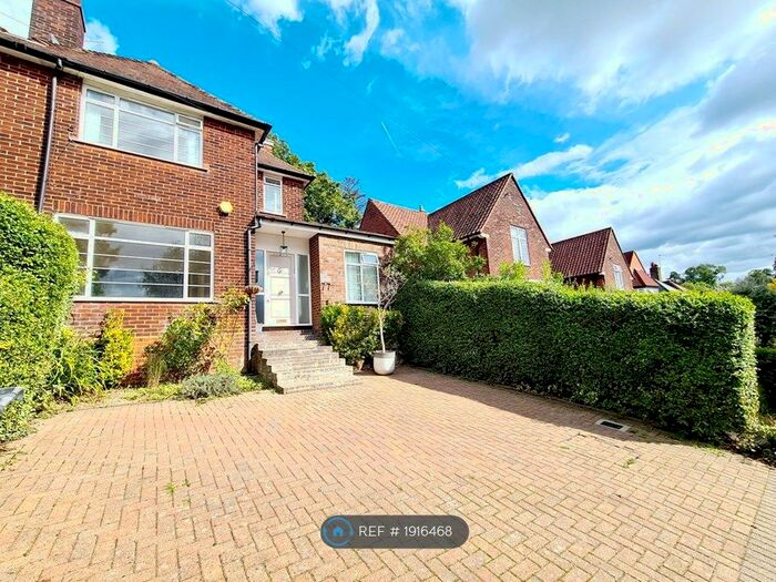 5 Bedroom Semi-Detached House To Rent In Sunnyfield, London, NW7