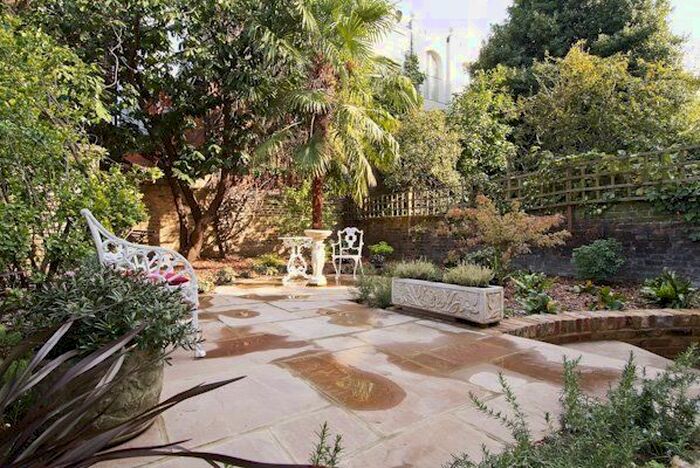 3 Bedroom Flat To Rent In St. Anns Villas, London, W11