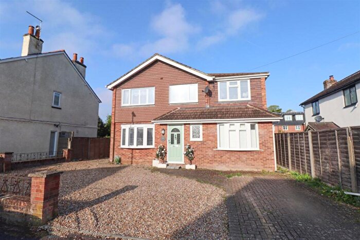 4 Bedroom House For Sale In York Road, Farnborough, GU14