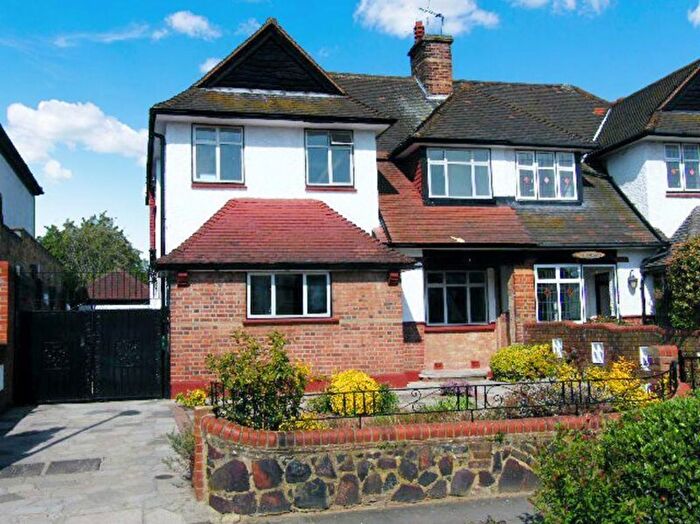 4 Bedroom Semi-Detached House To Rent In Bourne Avenue, London, N14