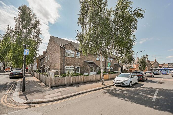 2 Bedroom Flat For Sale In Ringwood Road, Walthamstow, London, E17