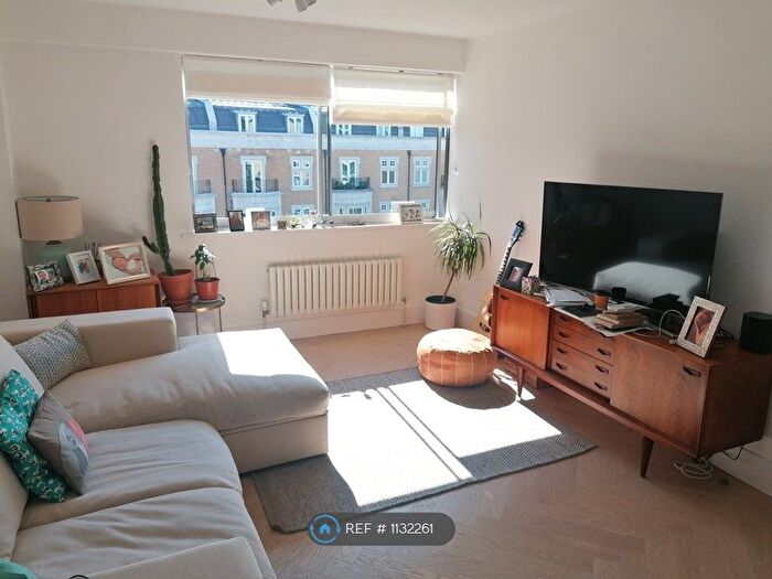 2 Bedroom Flat To Rent In Kensington Heights, London, W8