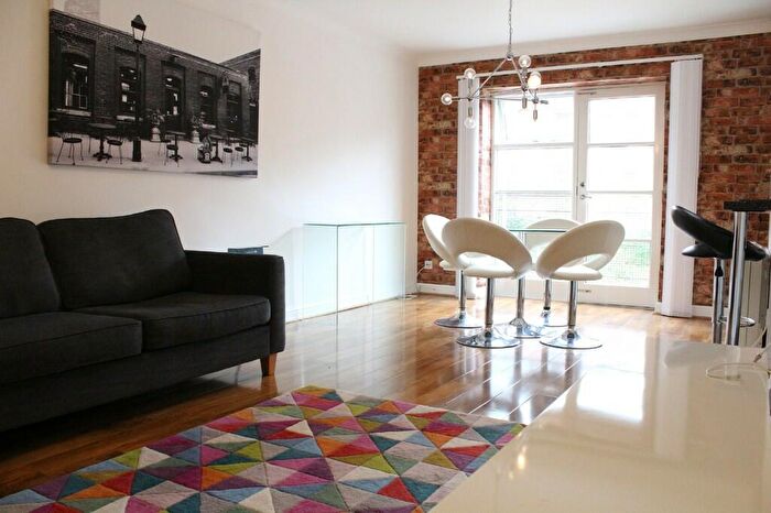 2 Bedroom Apartment To Rent In Blantyre House, Slate Wharf, M15