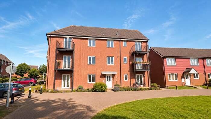 2 Bedroom Flat For Sale In Privett Way, Petersfield, Hampshire, GU32