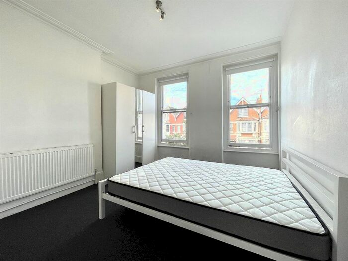 2 Bedroom Property To Rent In Barrenger Road, London, N10