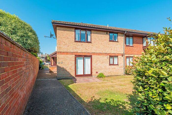 2 Bedroom Flat For Sale In Silfield Gardens, Hunstanton, Norfolk, PE36