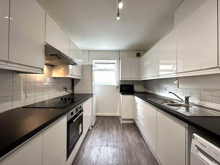 6 Bedroom Semi Detached House To Rent In Hillside, Brighton, BN2