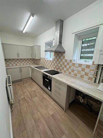 3 Bedroom Terraced House To Rent In Whitehead Lane, Huddersfield, HD4