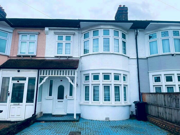 3 Bedroom Detached House To Rent In Leicester Gardens, Seven Kings, Ilford, IG3