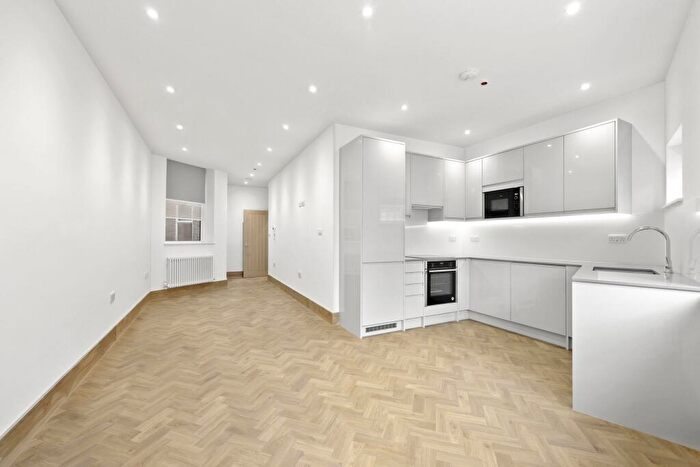2 Bedroom Apartment To Rent In The Broadway, Woodford Green, IG8