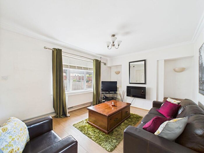 3 Bedroom End Of Terrace House For Sale In Andover Road, Nottingham, NG5