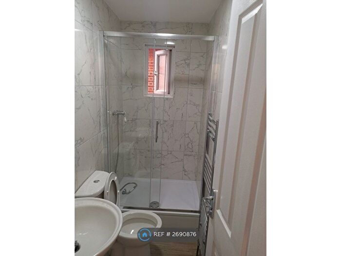 3 Bedroom Flat To Rent In Cranbrook Road, Ilford, IG1