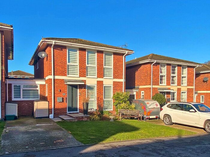 4 Bedroom Detached House To Rent In Wistaria Lane, Yateley GU46