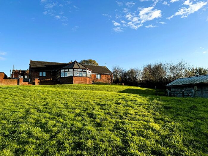 3 Bedroom Equestrian Property For Sale In Pretoria Street, Shuttlewood, S44