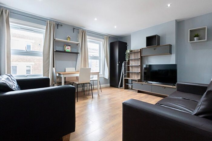 2 Bedroom Flat To Rent In Arcola Street, London, E8